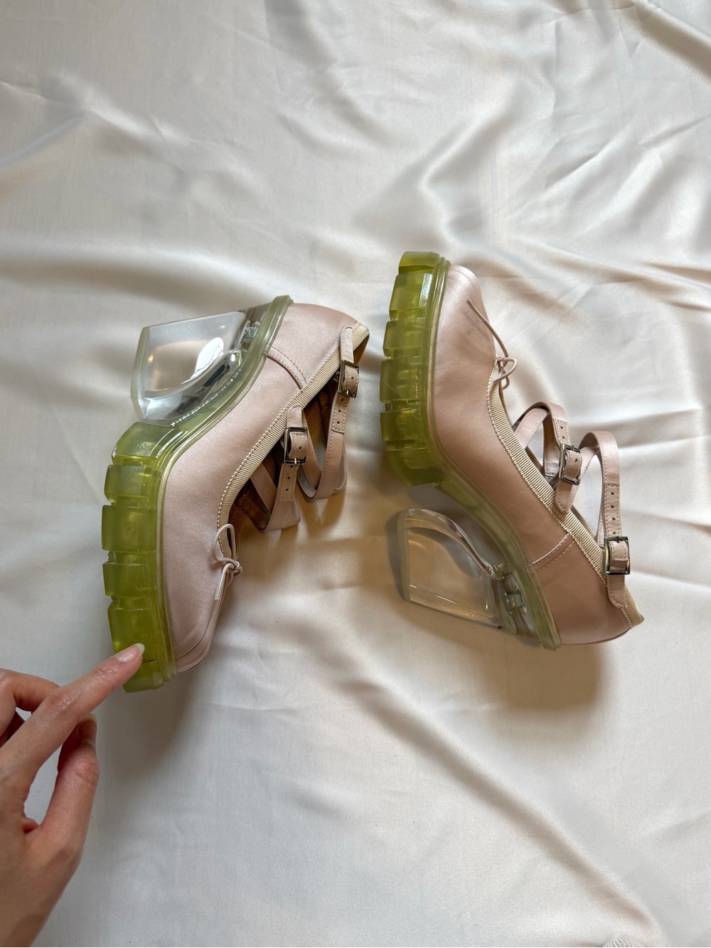 Simone Rocha pink satin criss cross Mary Jane pump with lucite heel - Picture 6 of 14
